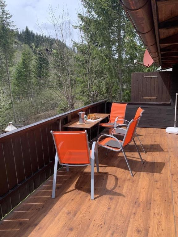 Balkón nebo terasa v ubytování Chalet Bambi