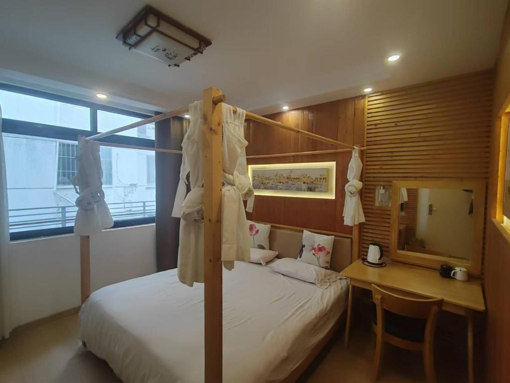 Postel nebo postele na pokoji v ubytování 枕窗听雨Homestay