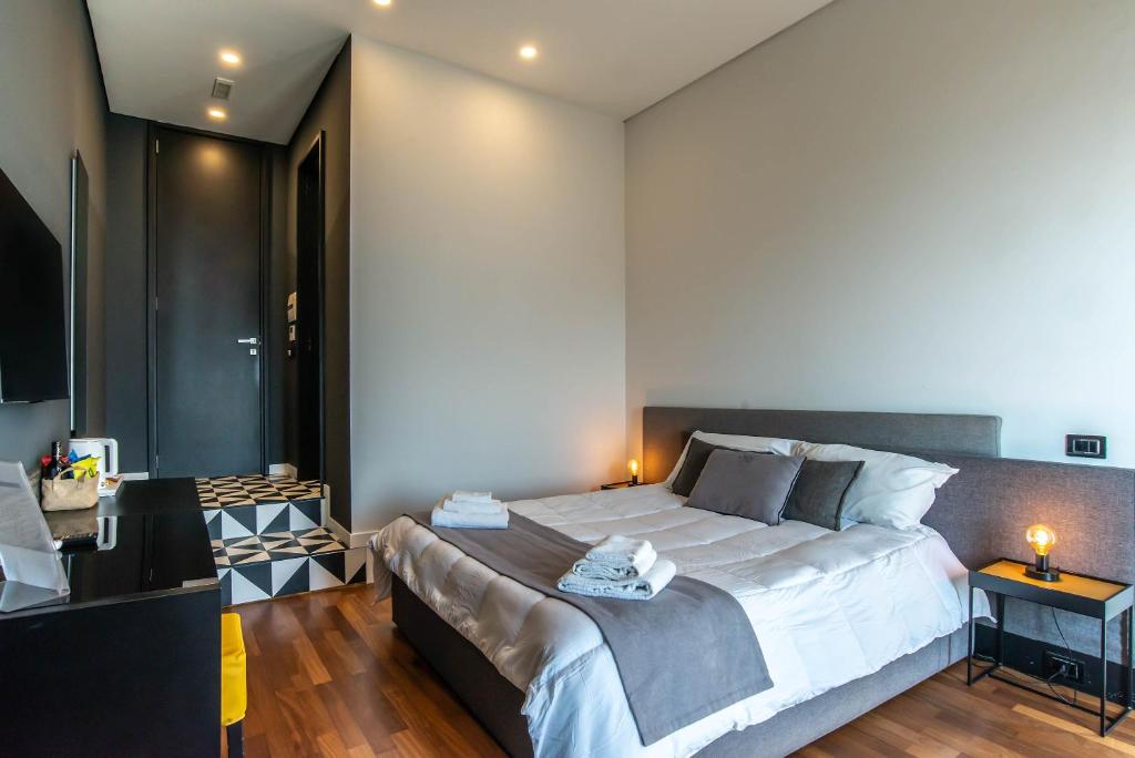 Posteľ alebo postele v izbe v ubytovaní Gram Suites