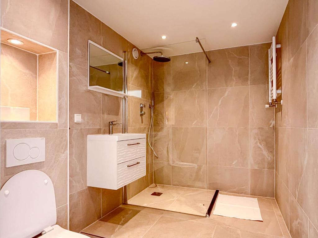 VISSERSLUST Rooms, Apartments and Houseboats - King Room With Lake View