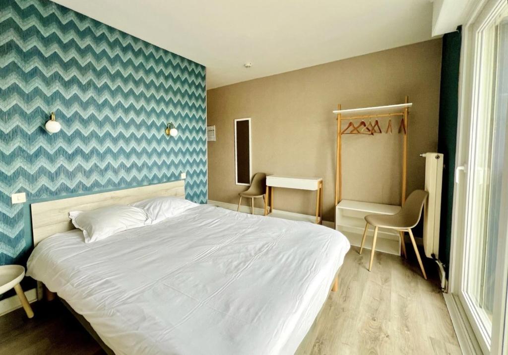 Postel nebo postele na pokoji v ubytování Hôtel Le Littoral - Berck sur Mer