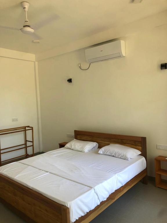Postel nebo postele na pokoji v ubytování HIRI Fortress