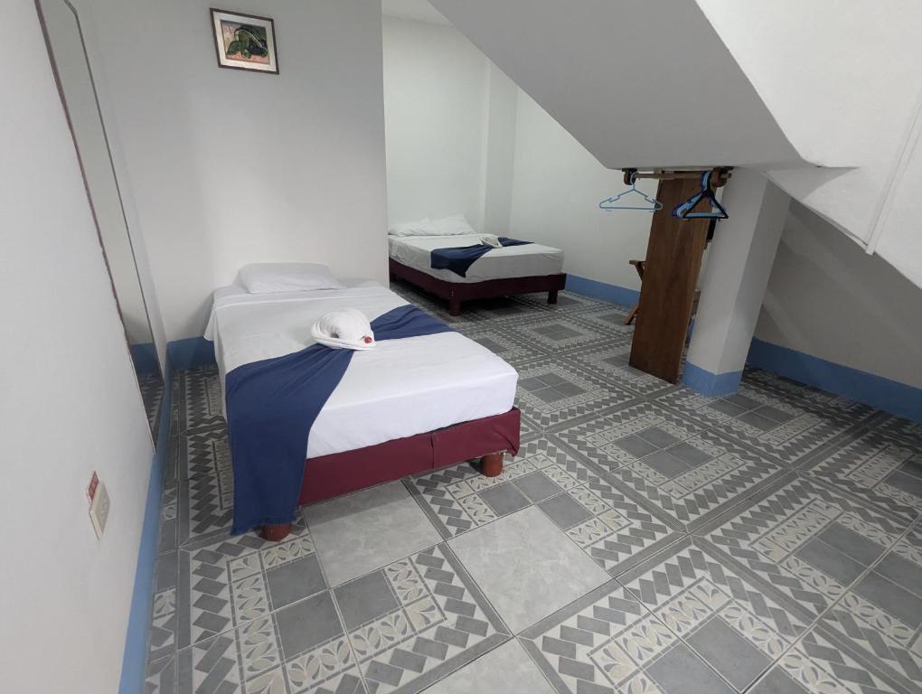 Postel nebo postele na pokoji v ubytování Hostal Gardner