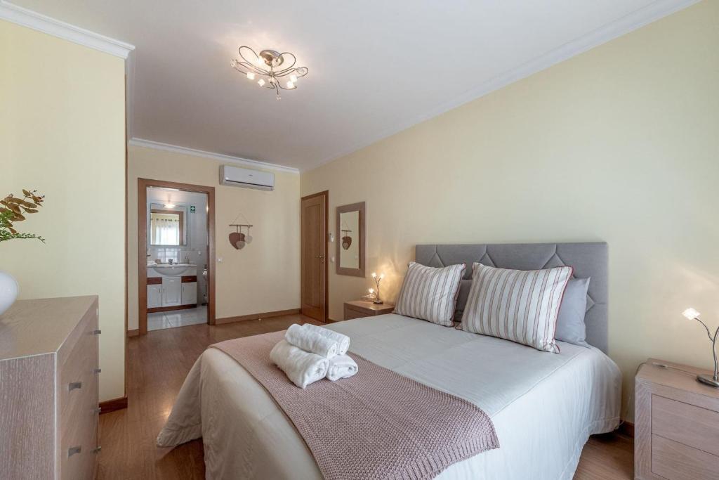 Sunnyside Suite-Portimão (Great beaches & Nearby Golfing)