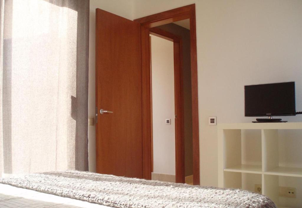 TV a/nebo společenská místnost v ubytování Casa en la playa con piscina