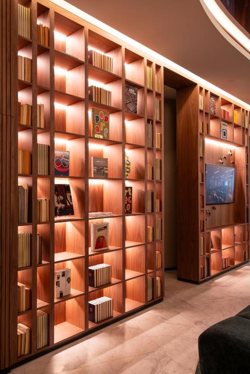 Die Bibliothek im Hotel