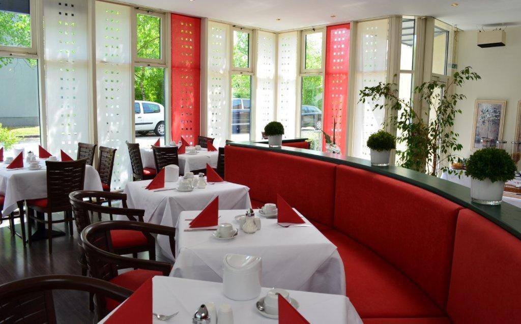 Restaurace v ubytování Ambassador Hotel