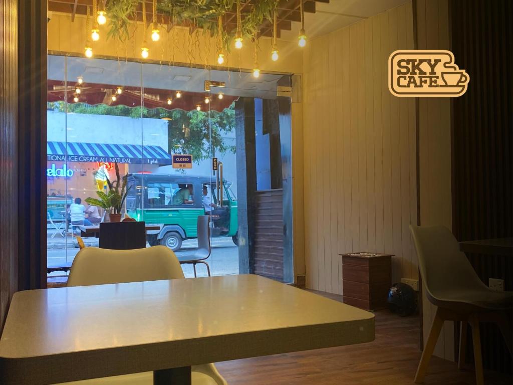 Posezení v ubytování Sky Hostel Negombo