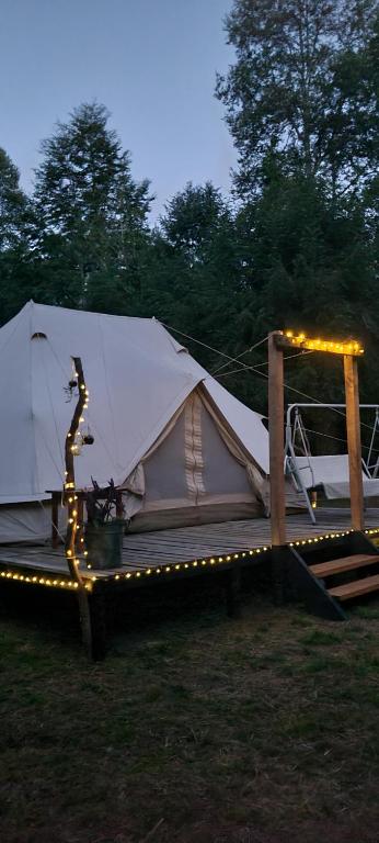 Fotografie z fotogalerie ubytování Glamping Bosque - Río Villarrica v destinaci Villarrica