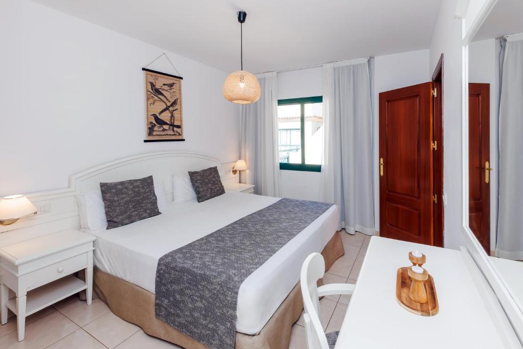 Postel nebo postele na pokoji v ubytování O7 Aloe Corralejo