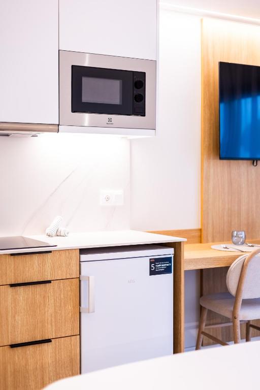 Fels Apartments - Studio With Balcony