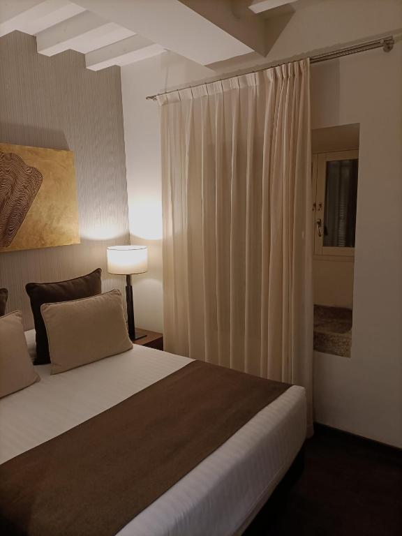 A bed or beds in a room at Carris Casa de la Troya