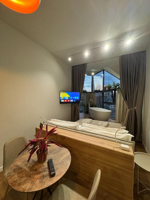 TV a/nebo společenská místnost v ubytování Moonlight Apartments Tirana