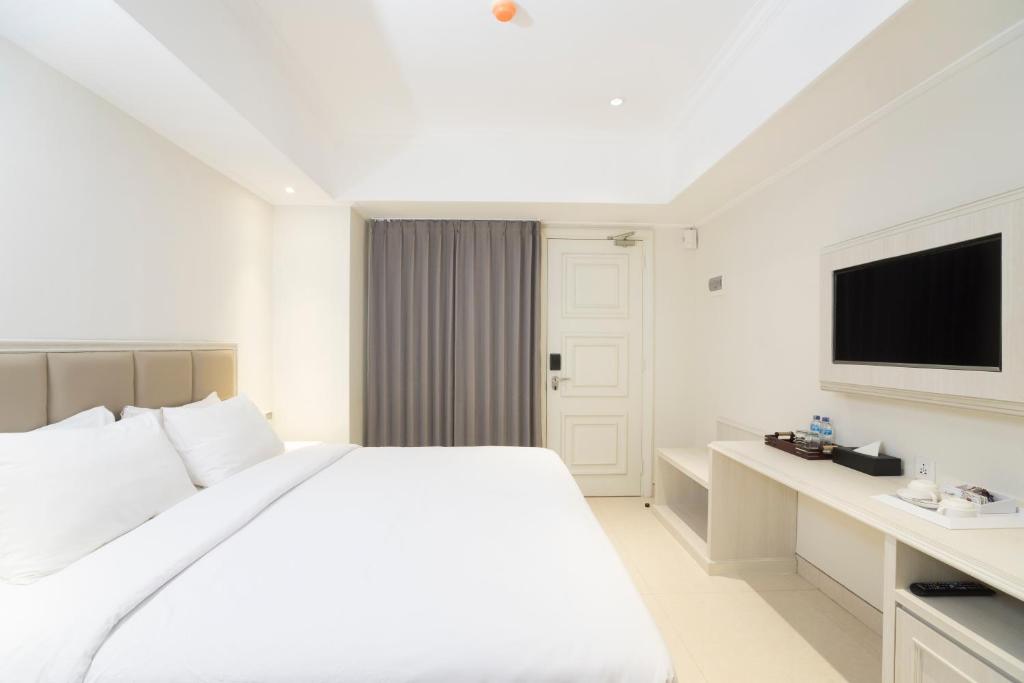 TV a/nebo společenská místnost v ubytování Alron Hotel Kuta