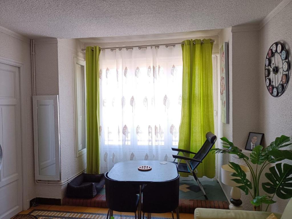 Posezení v ubytování Hostel-Élisée-Perpignan