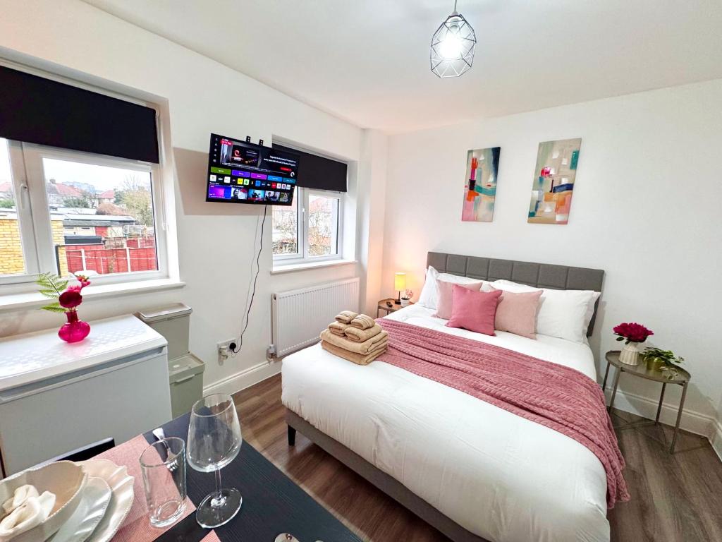 Postel nebo postele na pokoji v ubytování Great Studio 30min to Central London