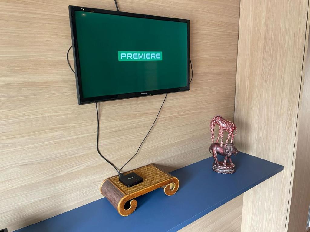 TV a/nebo společenská místnost v ubytování Studio Central Todo Planejado com Ar Condicionado