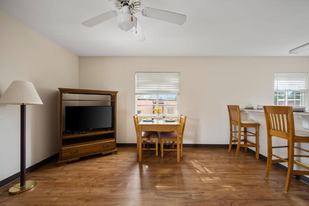 Affordable Suites Conover / Hickory photo