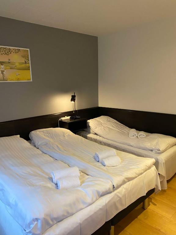 Postel nebo postele na pokoji v ubytování Egtved Hotel