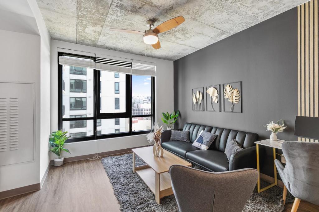 Gambar di galeri bagi Big City Energy 2BR Apt in the Heart of BHM di Birmingham