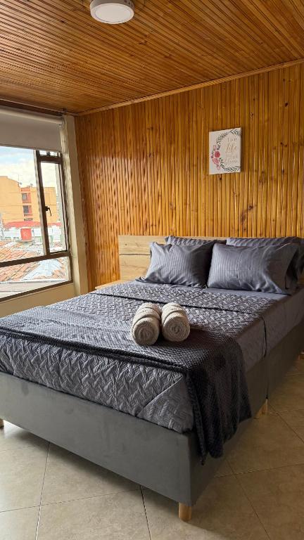 Postel nebo postele na pokoji v ubytování Hostelfc Movistar57