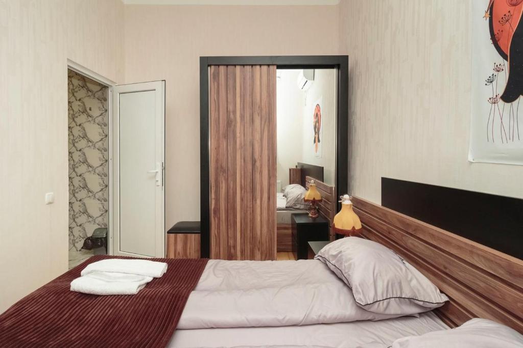 Postel nebo postele na pokoji v ubytování Tuta House Sighnaghi