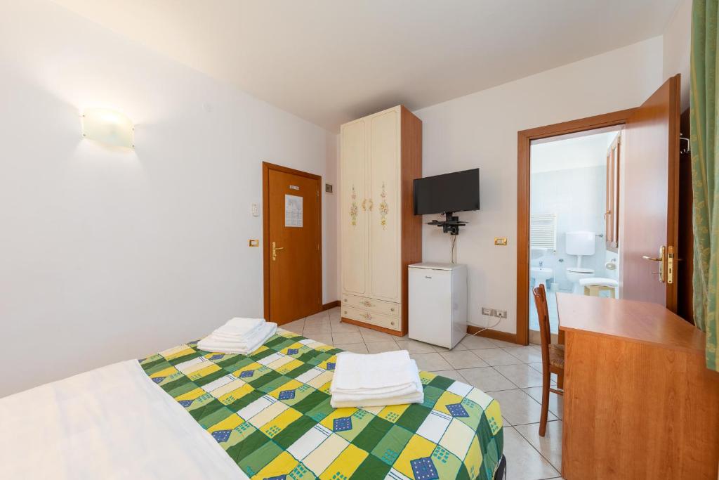 Posteľ alebo postele v izbe v ubytovaní Hotel New Aurora Venice