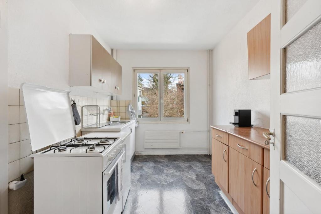 Basic 2BR Apartment with Full Kitchen - Resim 8