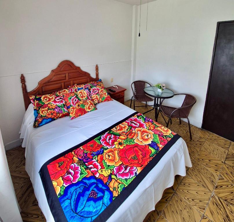 Postel nebo postele na pokoji v ubytování Hotel Catalina
