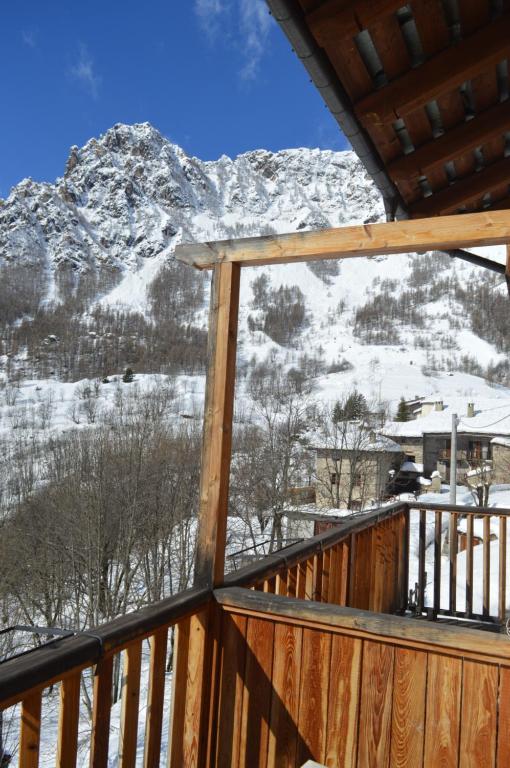Nespecifikovaný výhled na hory nebo výhled na hory při pohledu z hotelu