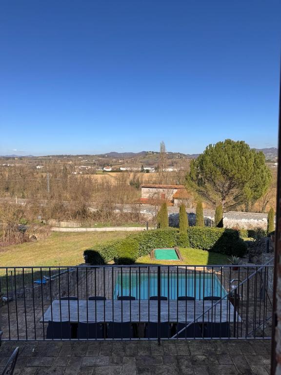 Bazén v ubytování Casa Montecastelli Sopra/Terra nebo v jeho okolí