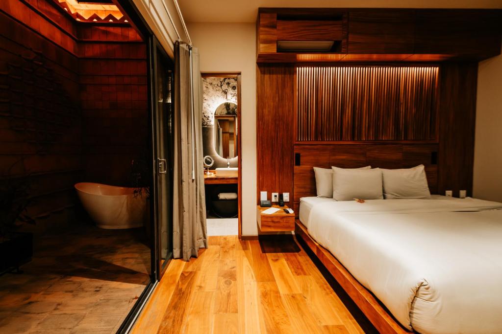 Spira Hotel - Deluxe Room