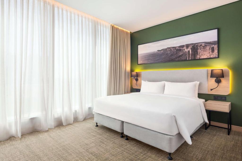 Postel nebo postele na pokoji v ubytování Radisson Hotel & Residence Riyadh Olaya