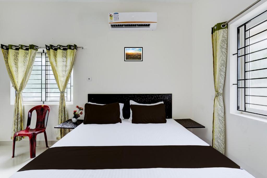 Postel nebo postele na pokoji v ubytování Hotel O Elegant Residency Vandalur Zoo