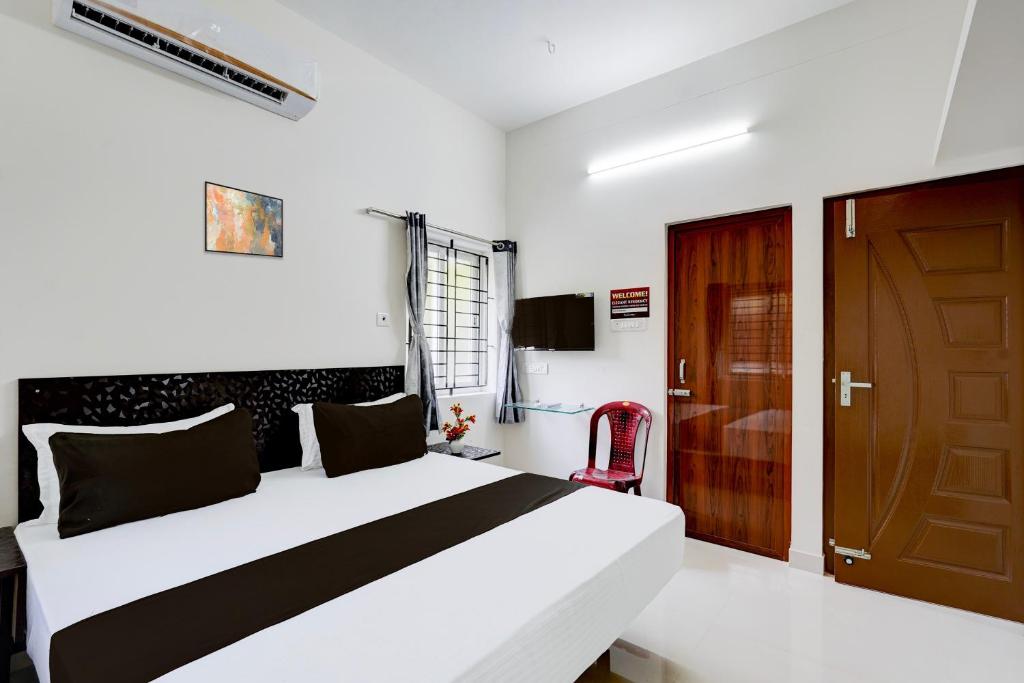 Postel nebo postele na pokoji v ubytování Hotel O Elegant Residency Vandalur Zoo