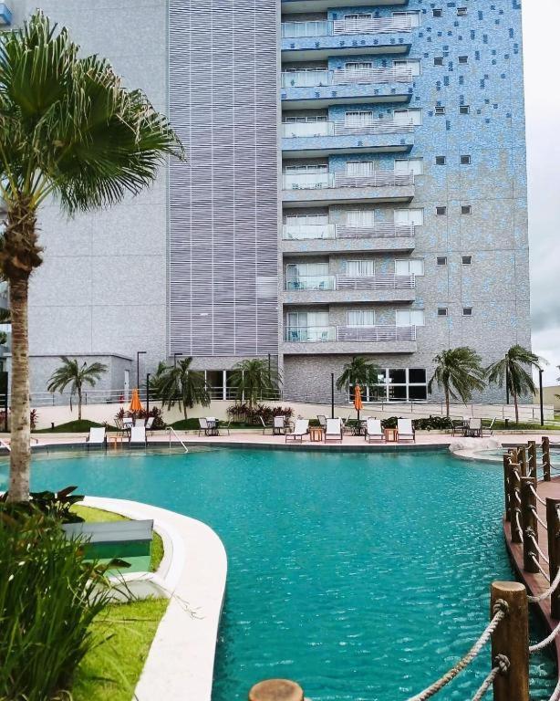 Bazén v ubytování Apartamento em Resort - Aqualand nebo v jeho okolí