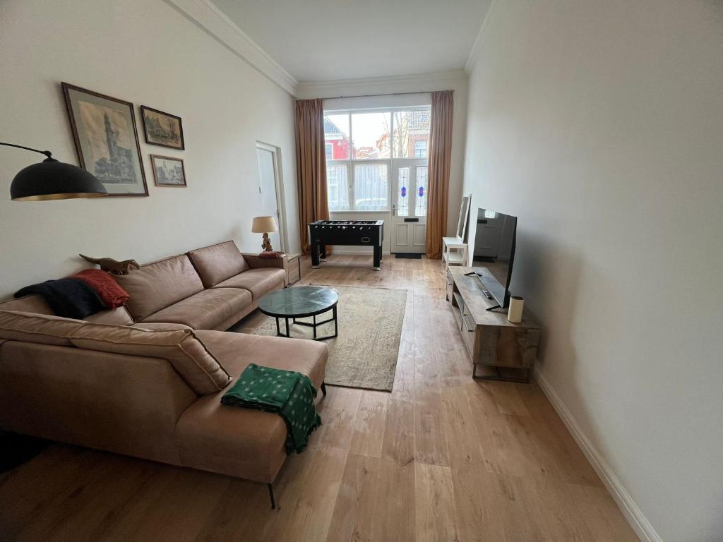 TV a/nebo společenská místnost v ubytování Achterom B & B