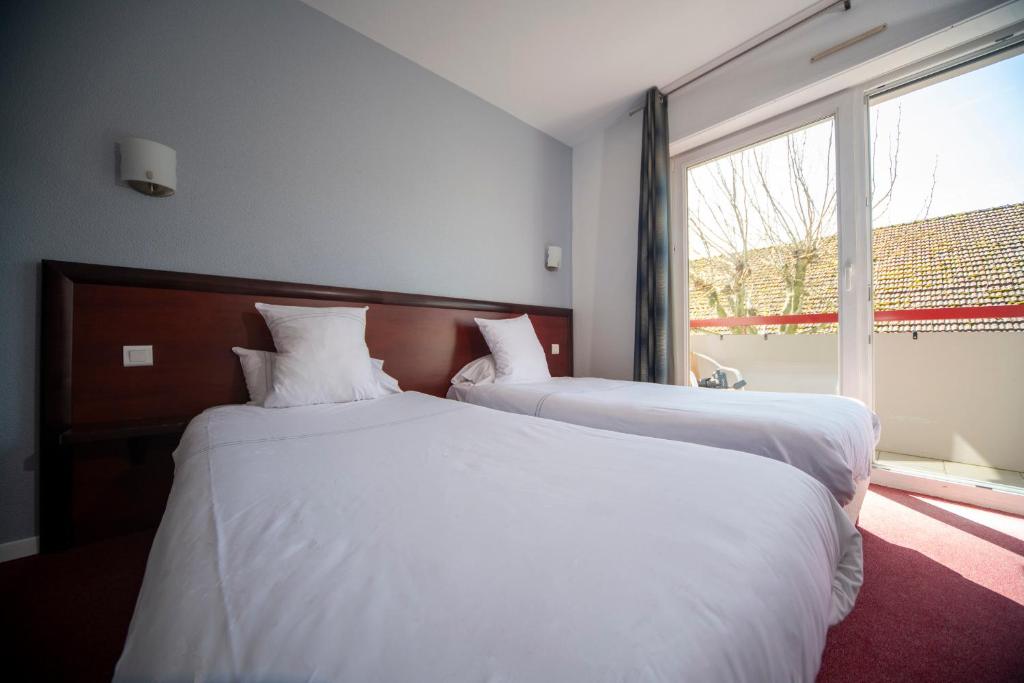 Postel nebo postele na pokoji v ubytování Logis Hôtel & Restaurant Au Lion d'Or