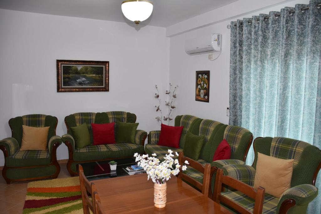 Leo Apartment