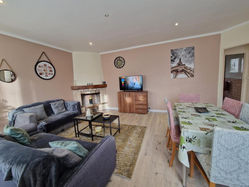 Photo de la galerie de l'établissement duplex spacieux rénové récemment proche Paris, à Drancy