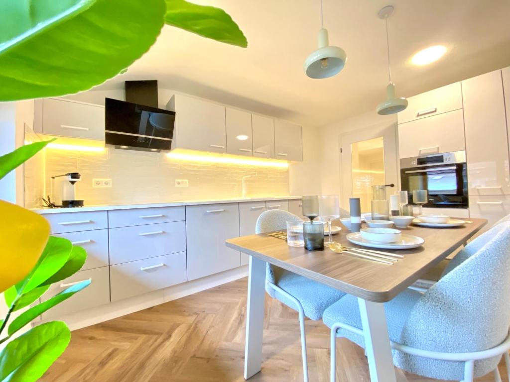 Η κουζίνα ή μικρή κουζίνα στο Loft am See I Balkon I Bergnähe I Parken I Schloss