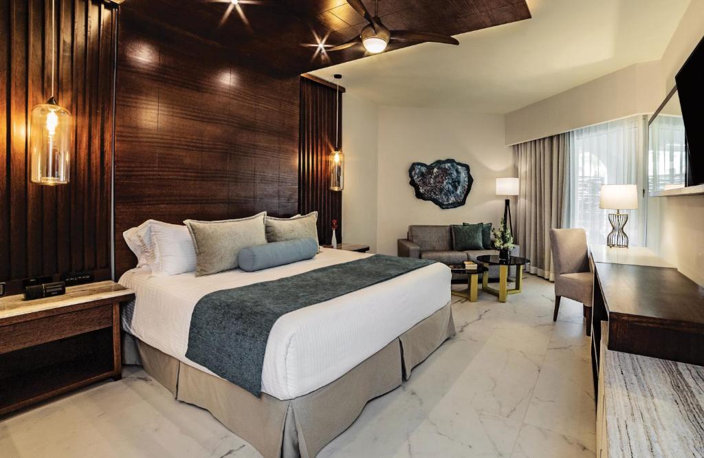 Secrets Royal Beach Punta Cana - Adults Only - All Inclusive - Junior Suite Partial Ocean View Double