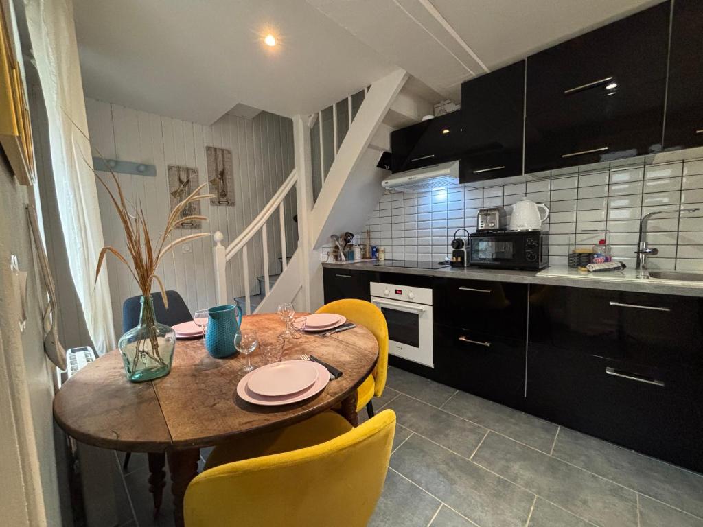 Kuchyňa alebo kuchynka v ubytovaní jolie cottage idéalement située
