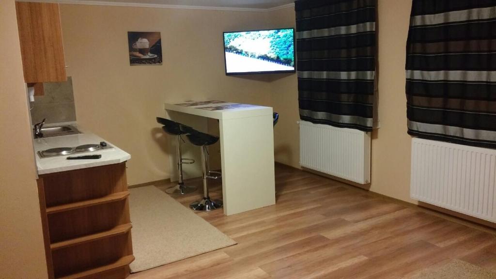 Kuchyňa alebo kuchynka v ubytovaní Gyulai Brill Apartman