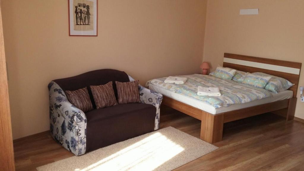 Posteľ alebo postele v izbe v ubytovaní Gyulai Brill Apartman