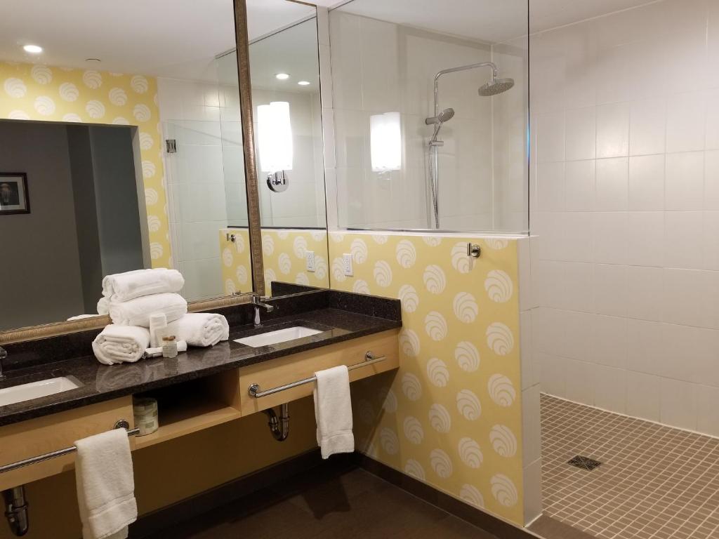 Hotel Indigo Pittsburgh East Liberty by IHG - King Room - Communications Accessibles
