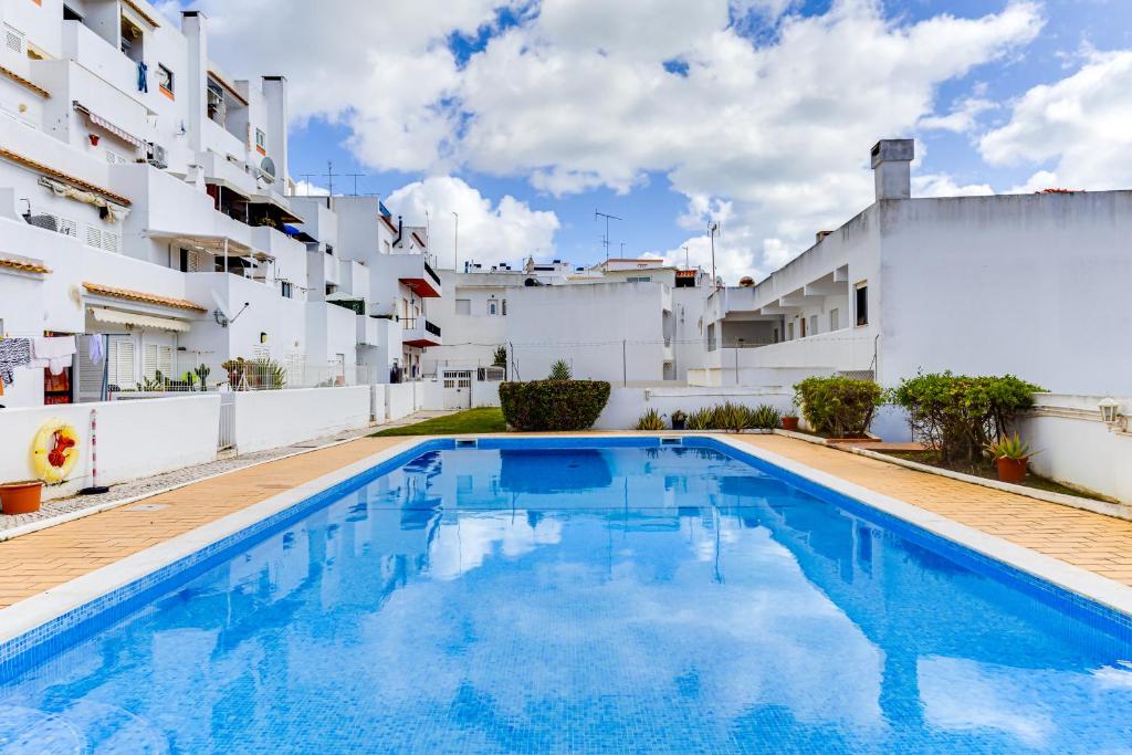Bazén v ubytování T1 Albufeira city centre nebo v jeho okolí