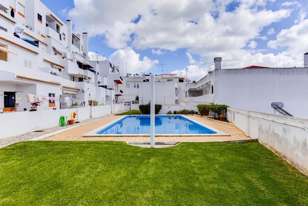 Bazén v ubytování T1 Albufeira city centre nebo v jeho okolí
