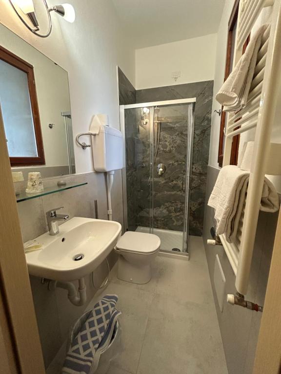 Koupelna v ubytování Hotel Marchina