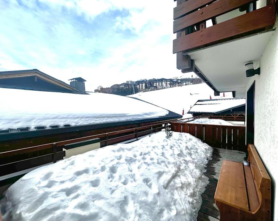 Chalet apartment with ski and spa at foot for 4 to 5 people v zimě